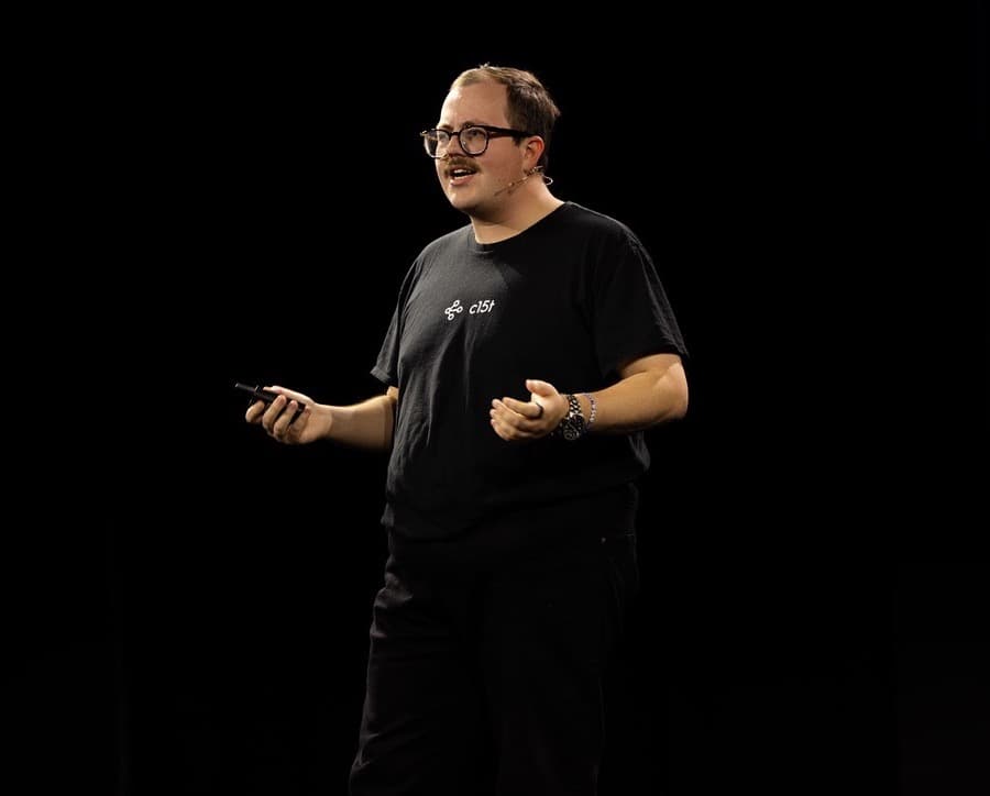 Christopher Burns on stage in a c15t T-shirt
